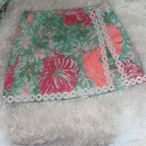 Excellent condition, Lilly Pulitzer skirt with built in shorts